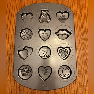 Wilton 12 Cavity Non-Stick Sweetheart Cookies Mold Bake Pan-Discontinued